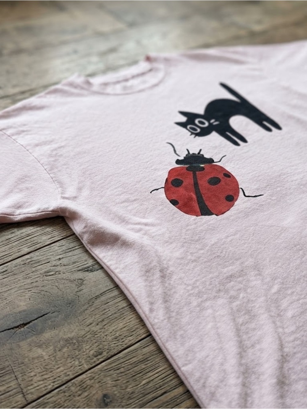 Cute Black Cat Ladybug Graphic Gildan T-Shirt Casual Cotton Tee - Picture 2 of 3